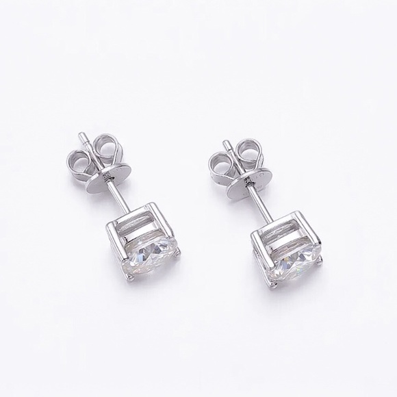 🔵𝟲𝟱%𝗢𝗙𝗙 𝗯𝘂𝗻𝗱𝗹𝗲𝘀 𝟯+🔵 NEW 925 CZ Cushion Cut Classic Stud Earrings - Picture 7 of 12